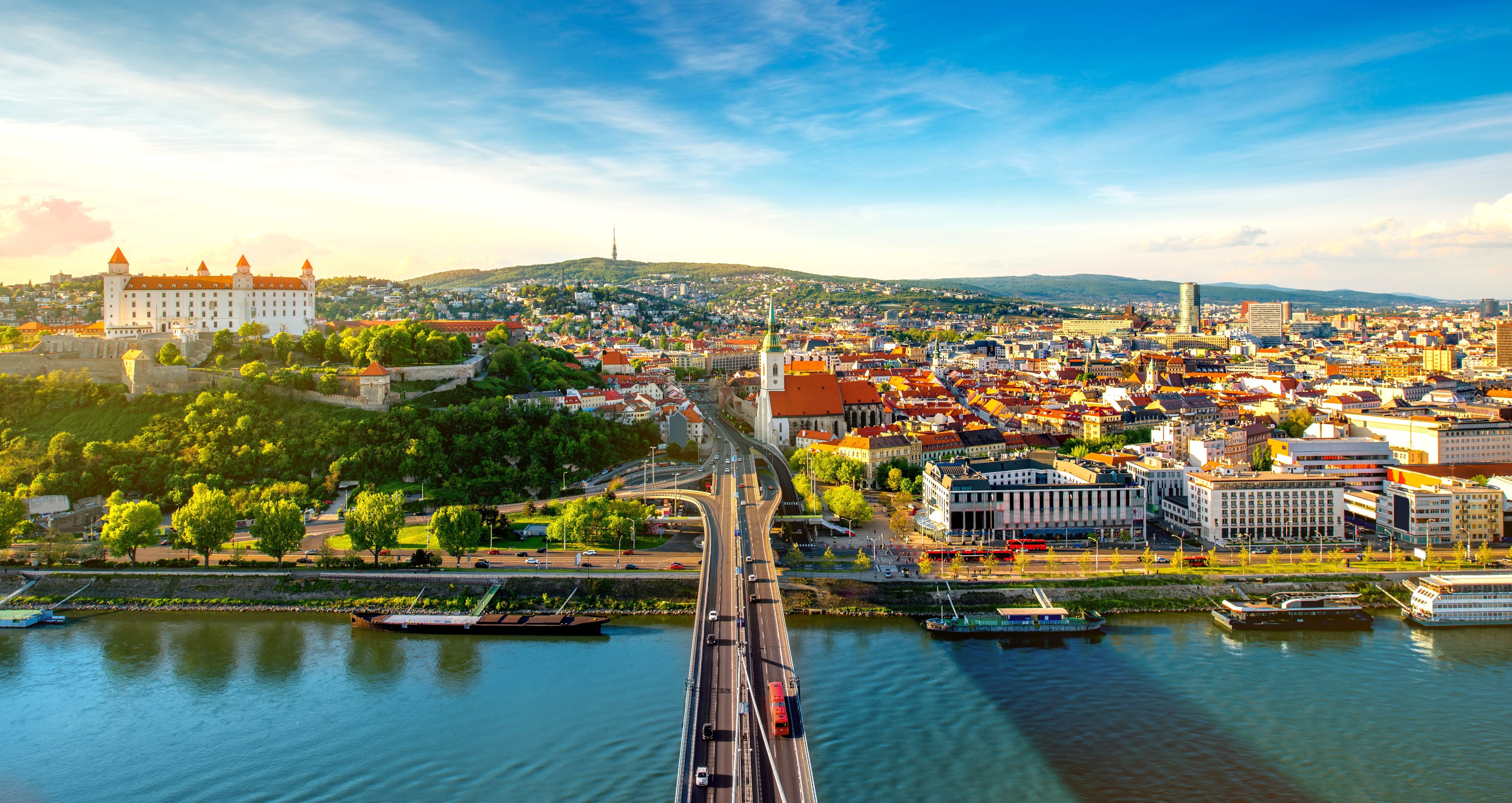 AdobeStock_110402127-Bratislava2